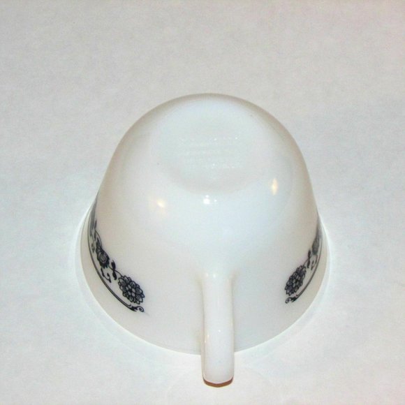Vintage Pyrex Corning Coffee Cup Old Towne Blue Onion White Glass Teacup - Picture 4 of 5